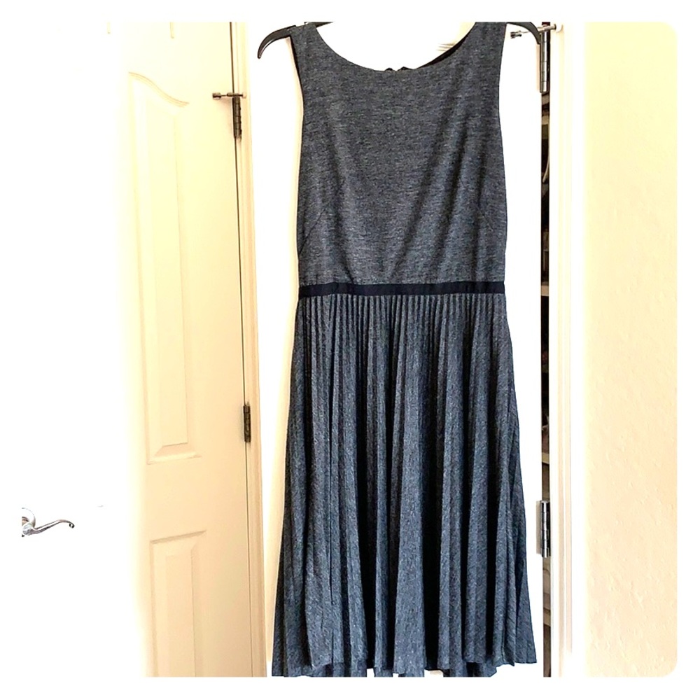 Ann Taylor LOFT Gray knit sleeveless pleated dress